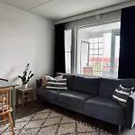 Modern 1 Bedroom With Free Parking